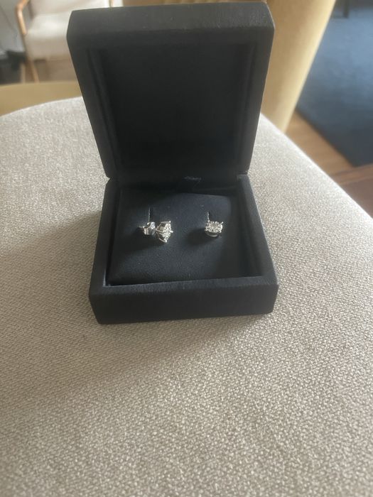 Brincos em ouro e diamantes