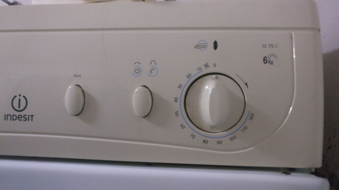 Máquina secar indesit