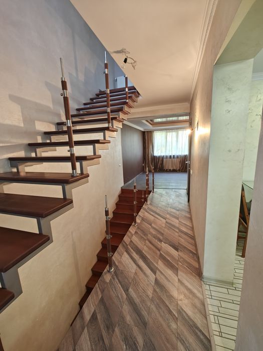 Продаж котеджу. Поряд ТРЦ Подоляни