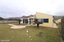 Moradia com 3+1 Quartos - Mosteiros- Ponta Delgada