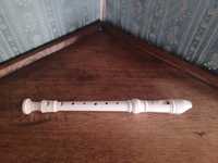 Biały drewniany flet yamaha