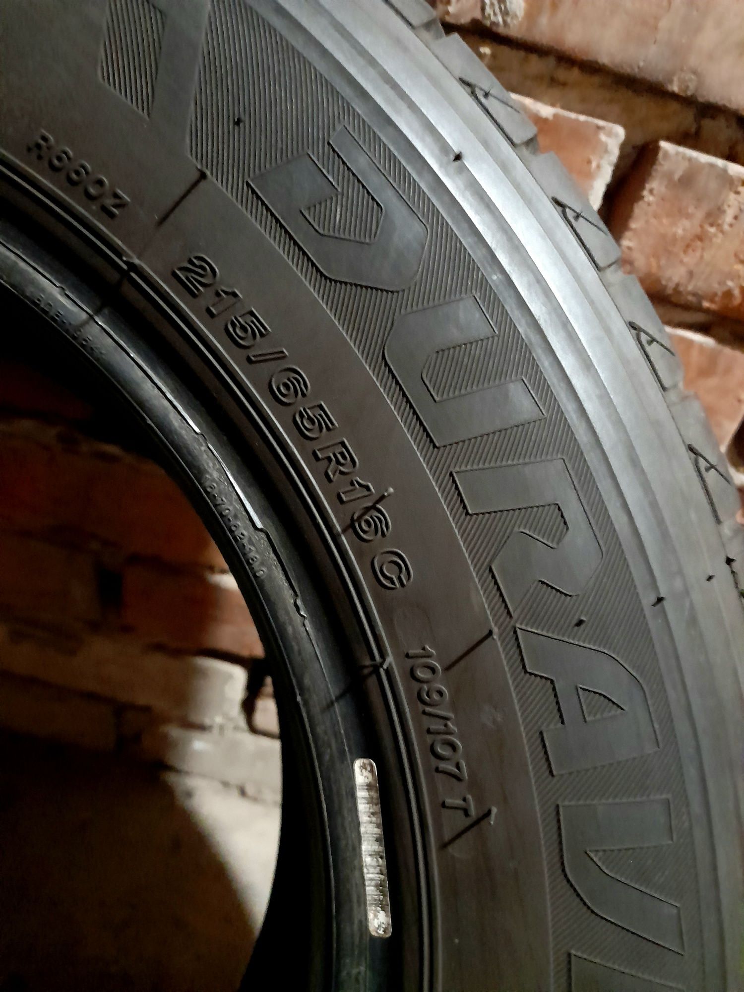 Opony letnie Bridgestone 2022r. 215/65/16C.