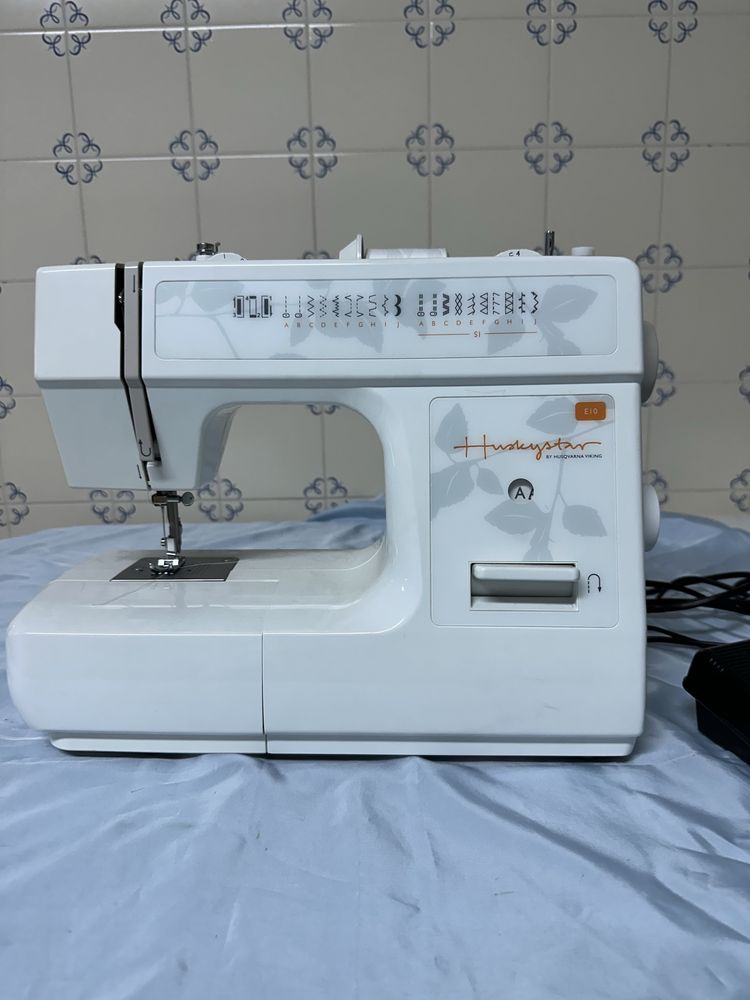 Máquina de Costura HUSQVARNA VIKING E10