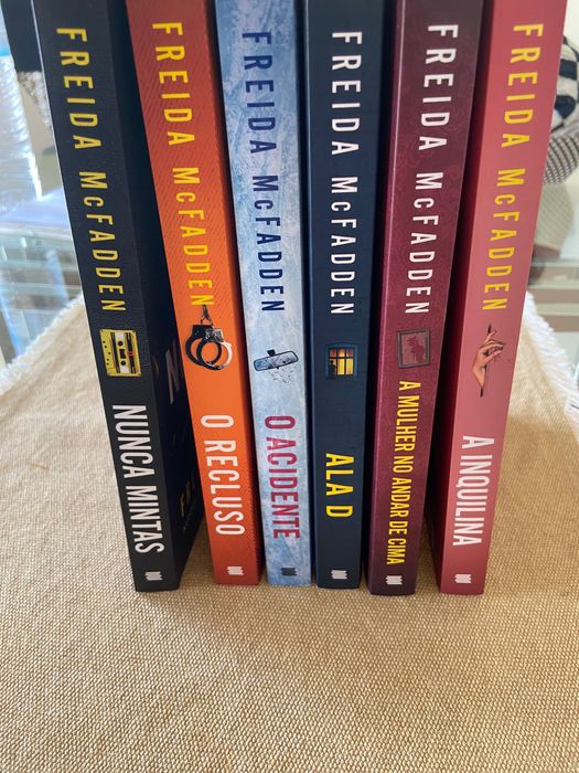 Vendo livros Freida McFadden 12€/cada