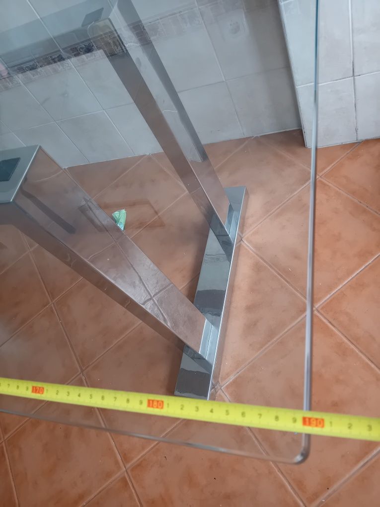 Mesa de vidro e inox