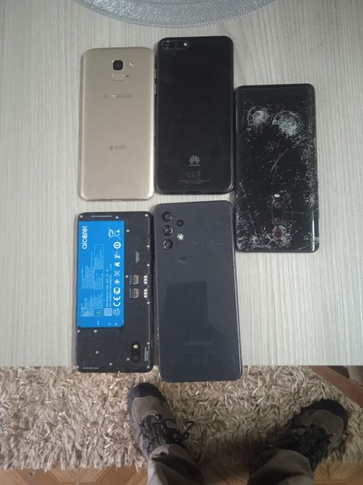 Lote de 5 telemóveis p/ peças ou arranjo