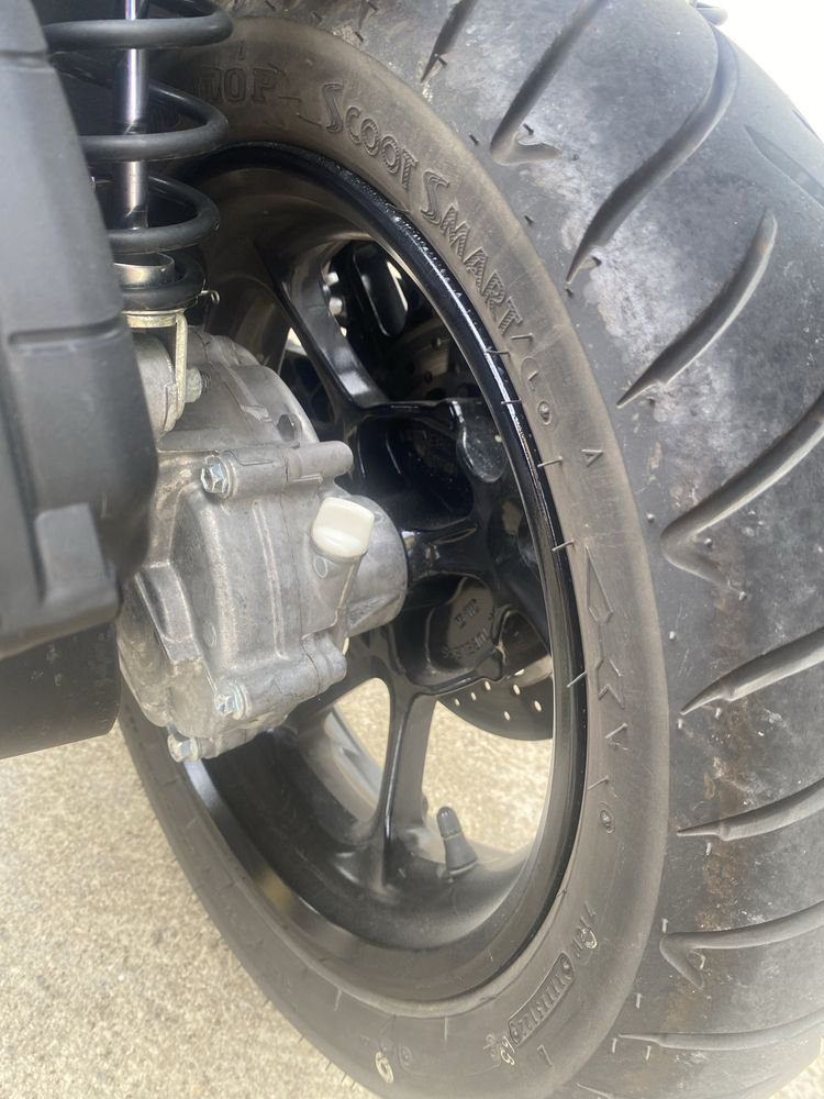 Yamaha Nmax 125 e Sherco 300 4T