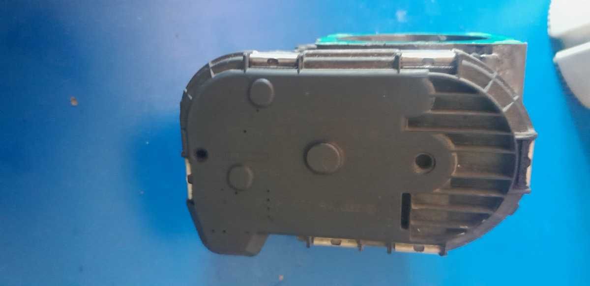 Przepustnica powietrza Vw Passat B5 FL 1.8 Turbo AWT 06B133062M