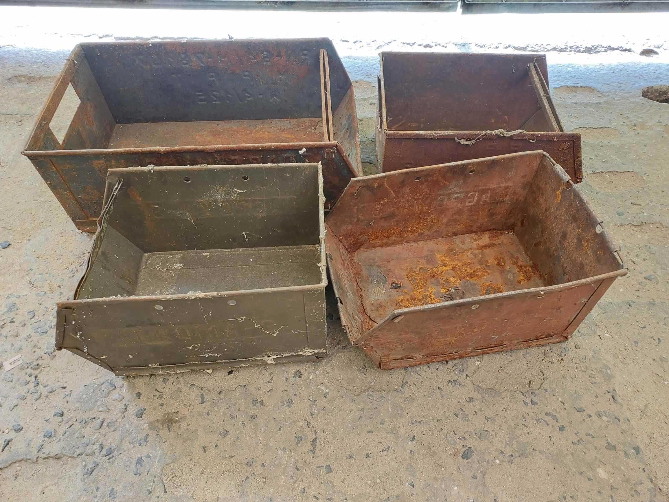 Pojemniki metalowe na gwoździe śruby typ Agroma duże małe