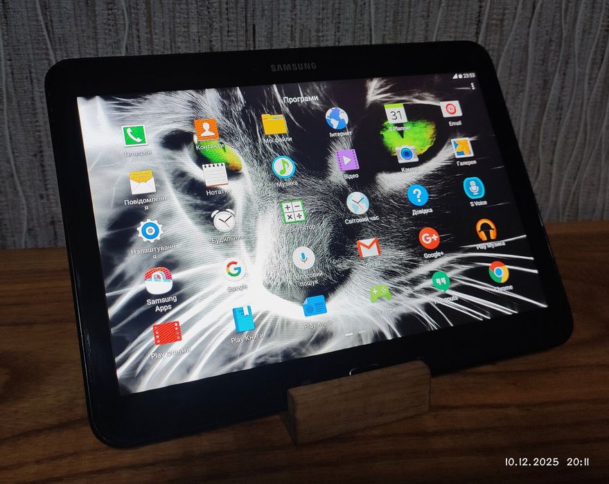 Планшет Samsung Galaxy Tab 10 дюймів  2/16 на 1 сім 4G LTE  комплект