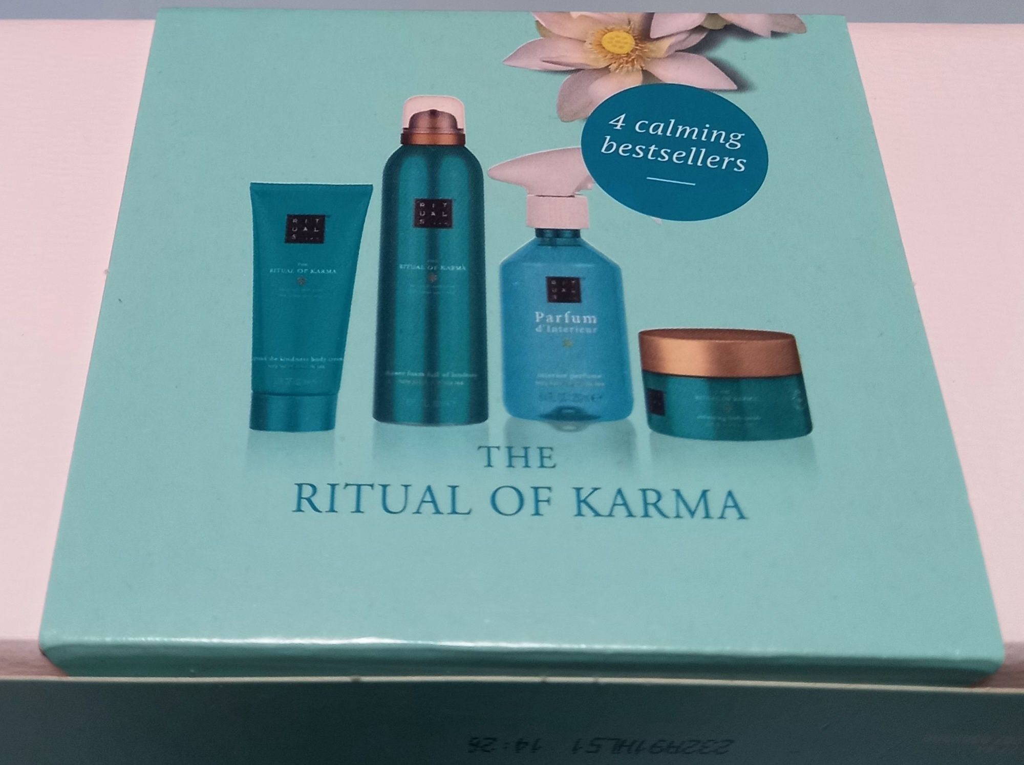 Подарунковий набір Rituals The Ritual of Karma Medium Gift Set