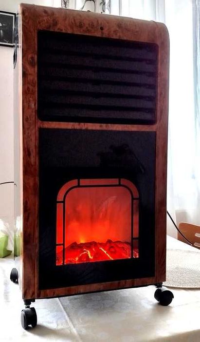 Kominek elektryczny i klimatyzator. Widok ognia. Fiamotto