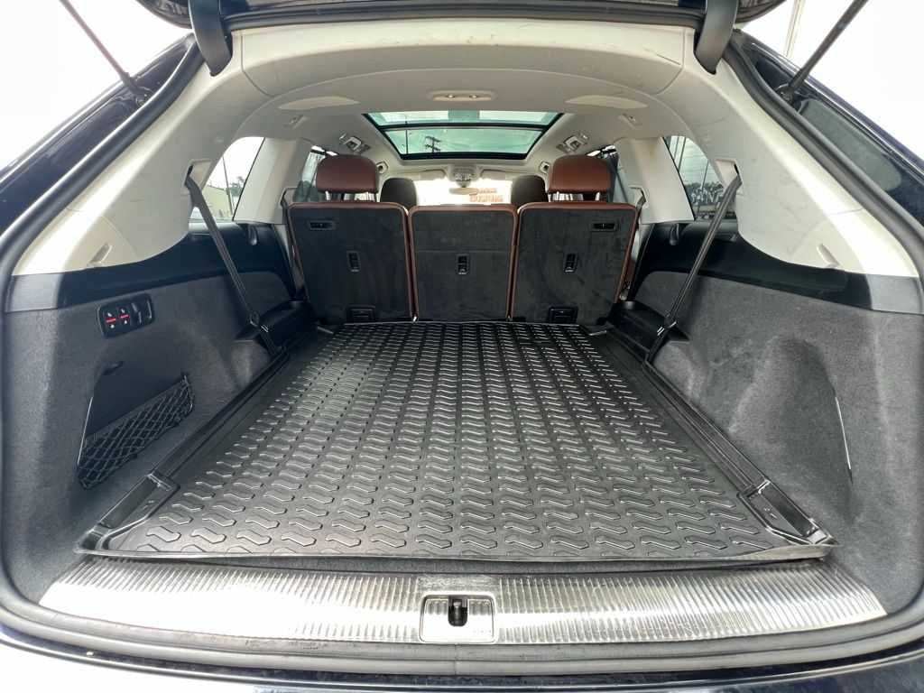 2017 Audi Q7 3.0T Prestige на пневмопідвісці на майданчику в США