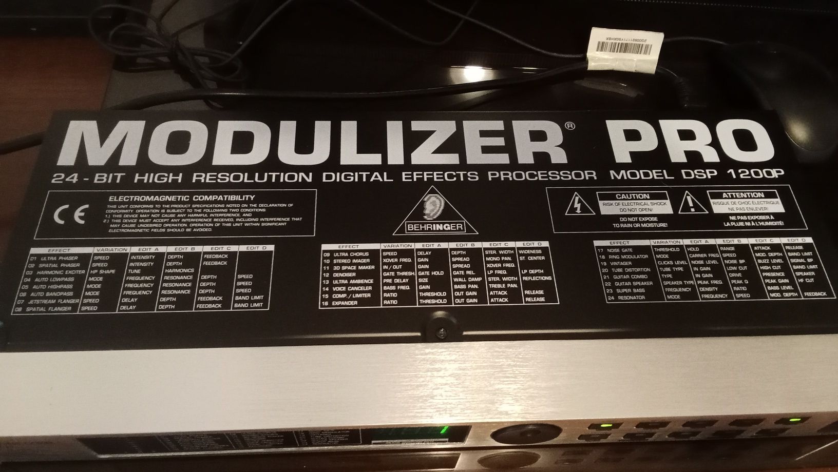 Processador de efeitos Behringer Modulizer PRO