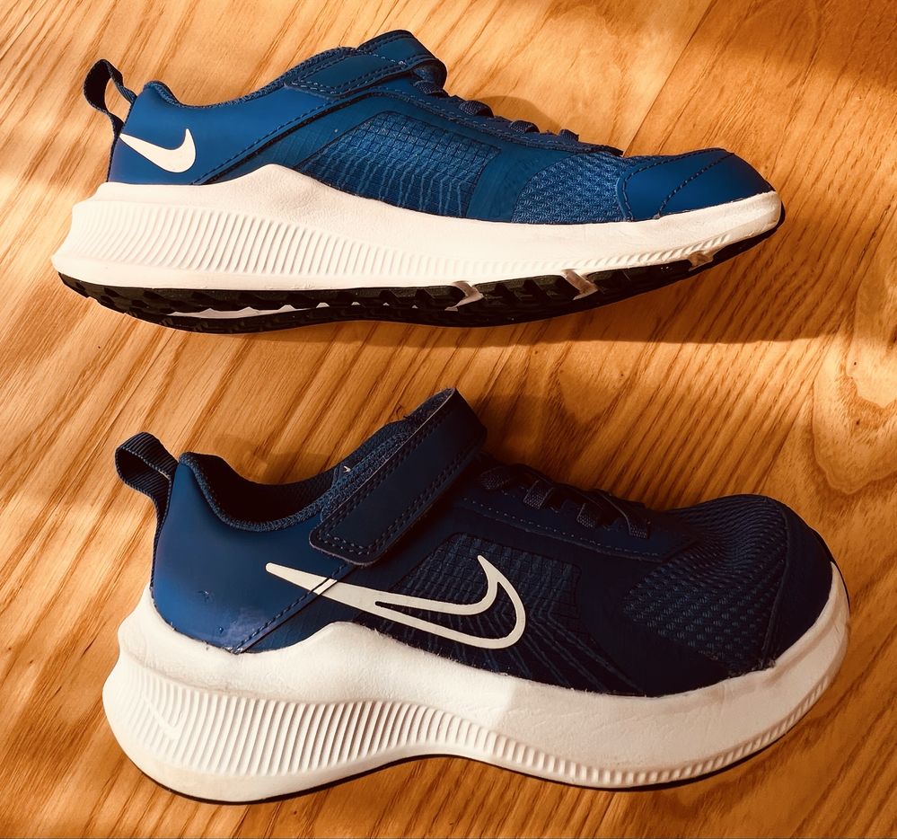 Sapatilhas NIKE NOVAS azul tamanho 33