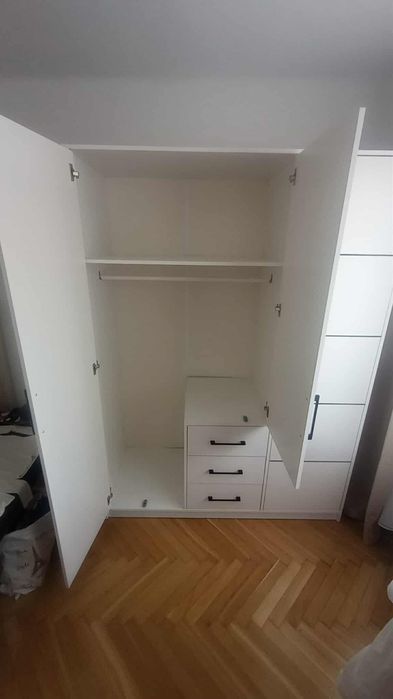 PAKOWNA Szafa 3-drzwiowa BIAŁA z lustrem i szufladami