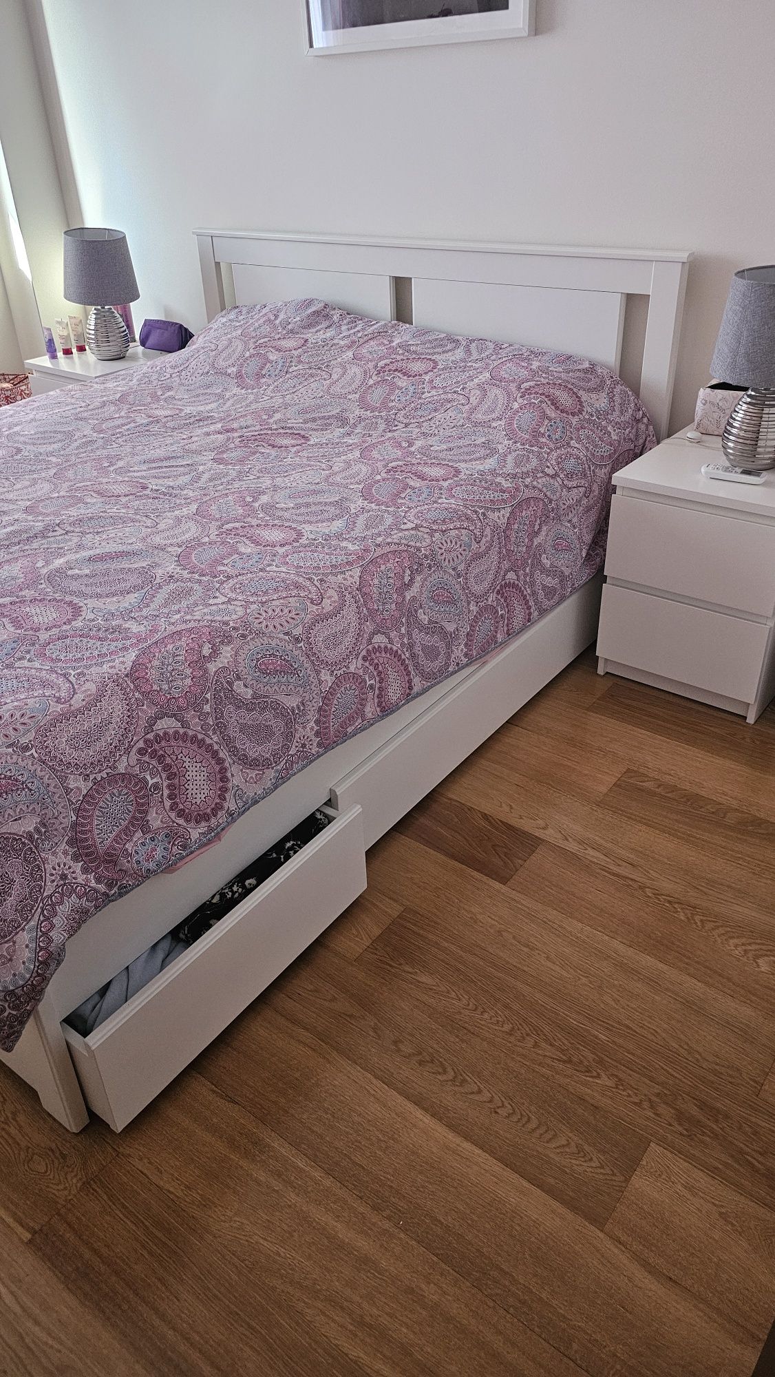 Cama ikea com 4 gavetas, 1,6 m por 2 metros