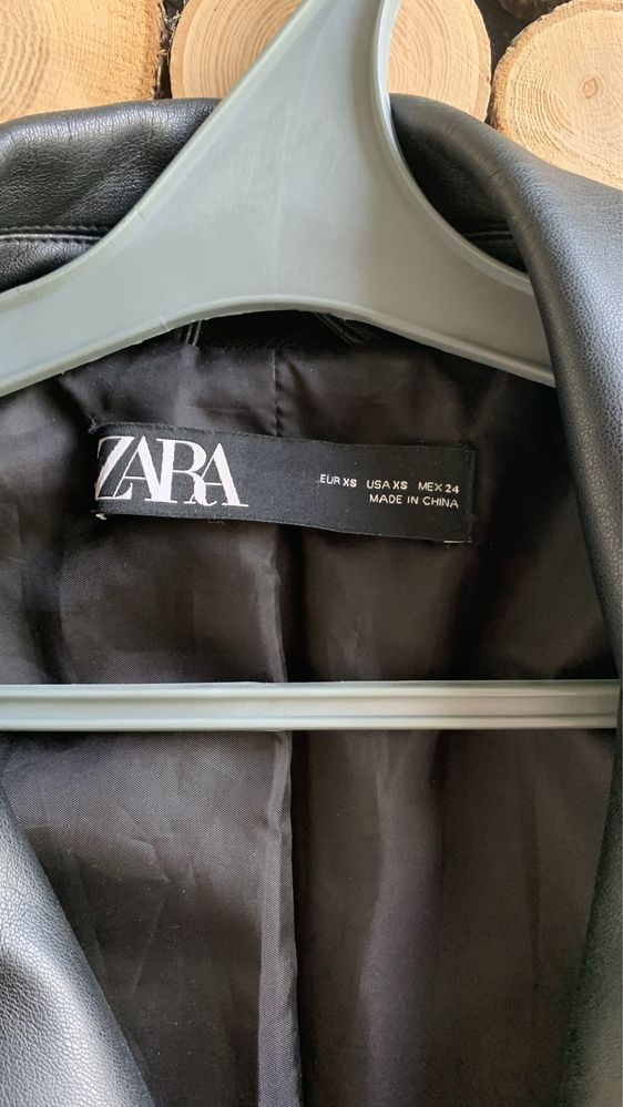 Шкіряна куркта zara