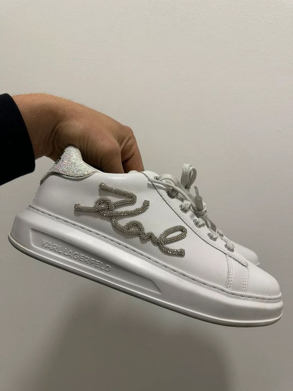 Eleganckie sandały Karl Lagerfeld Kapri Signia w rozmiarze 40