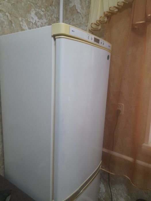 Продам двокамерний холодильник Samsung