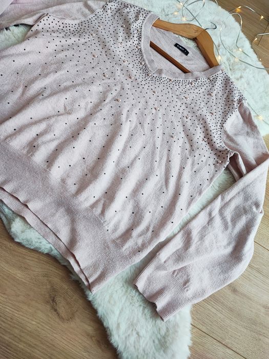 Śliczny sweterek damski plus size wiskoza w serek z perełkami