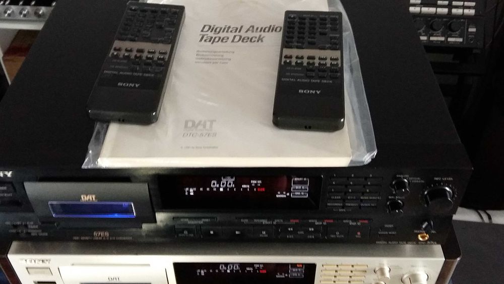 Magnetofon cyfrowy DAT Sony DTC-57ES