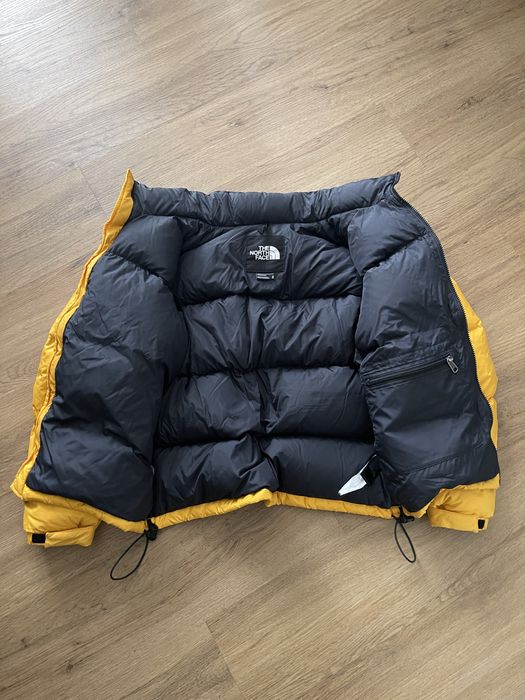 Kurtka puchowa The North Face 1996 Retro Nuptse NF0A3C8D czarna żółta
