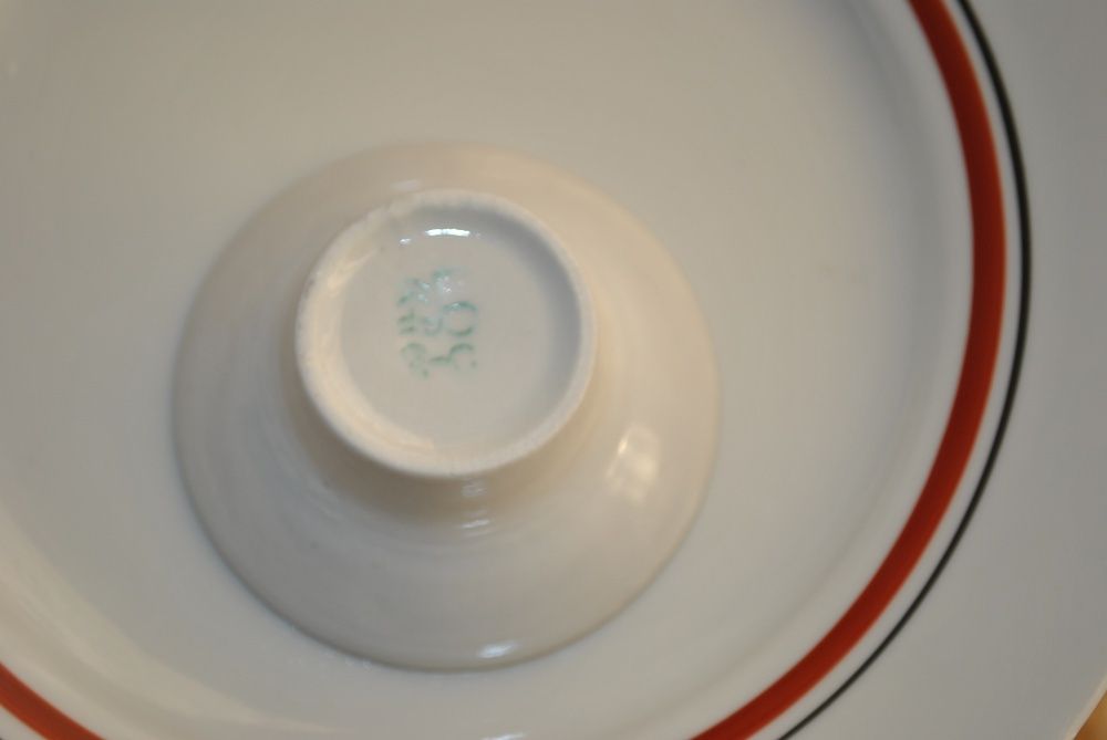 Набор для завтрака / Обеденный сервиз. Тарелки, чашки, пашотницы