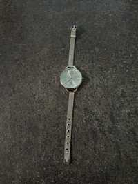 Zegarek damski na cienkiej bransoletce