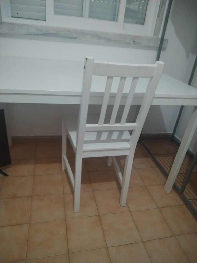 Mesa extensível ikeia com 4 cadeiras
