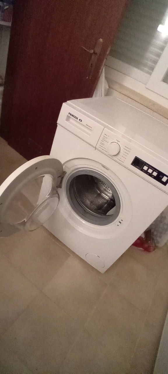 Máquina de lavar roupa  pricess de 7kg  ousada e em bom estado