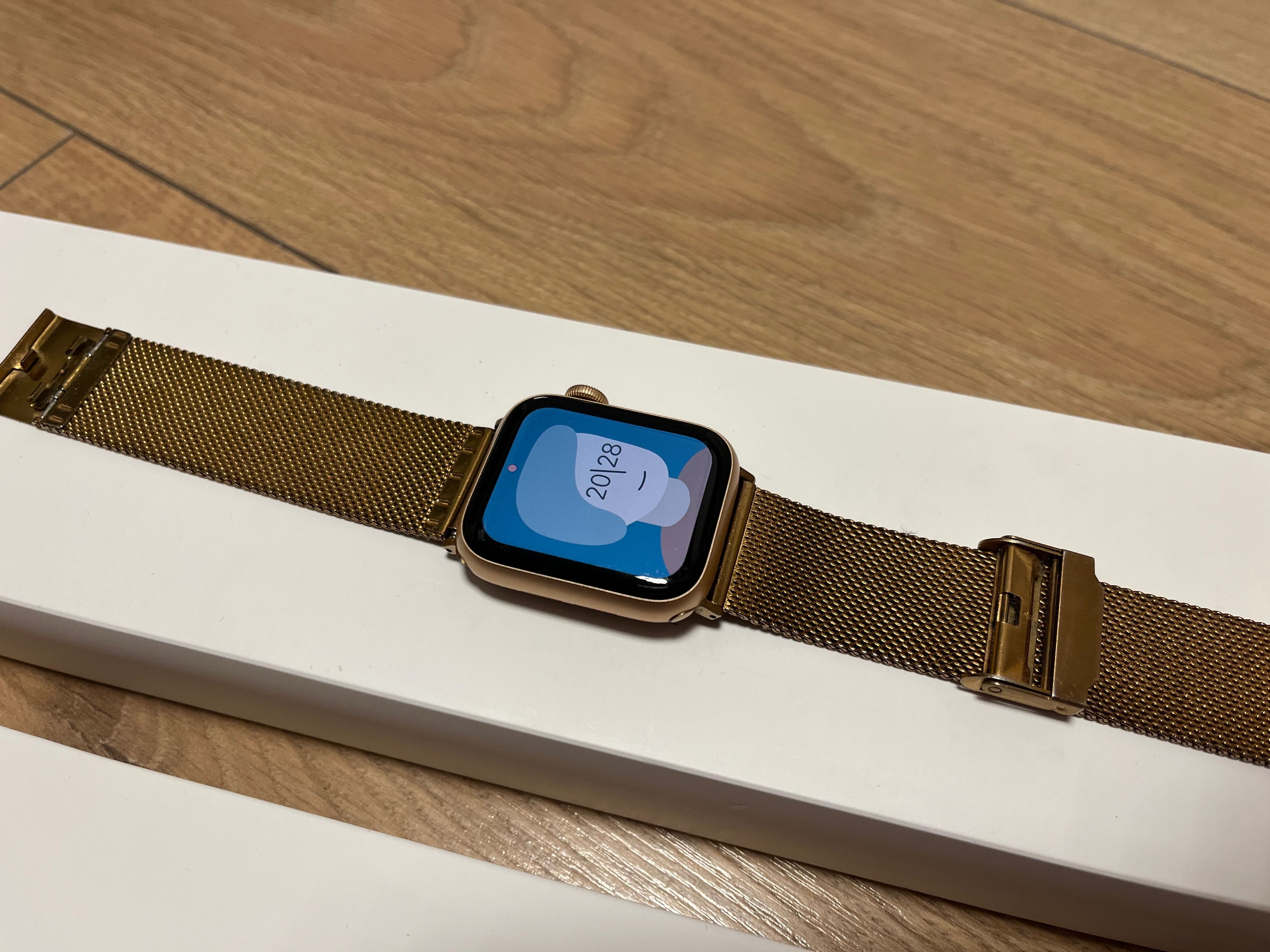 Idealny Apple Watch serii SE 40 mm GOLD w bardzo dobrym stanie!