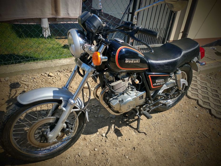 Motocykl Suzuki gn250