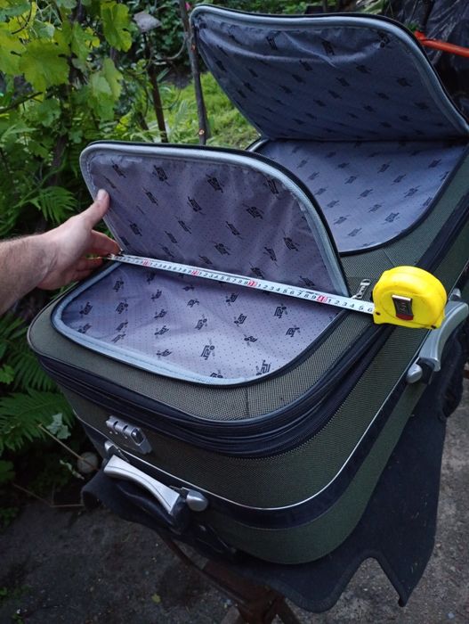 Дорожній чемодан