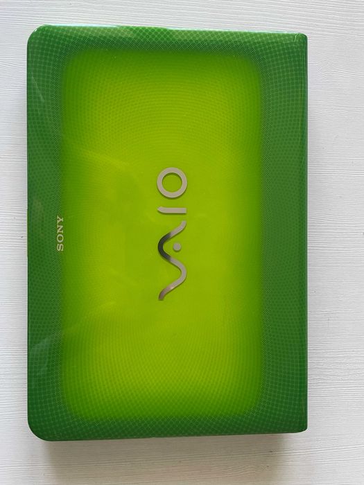 Laptop Sony Vaio, 14 calowy, zielony