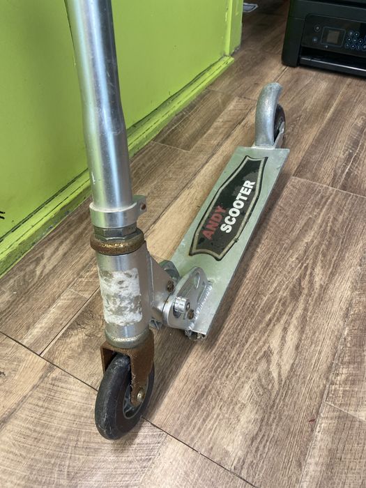 Trotinete antiga de crianca