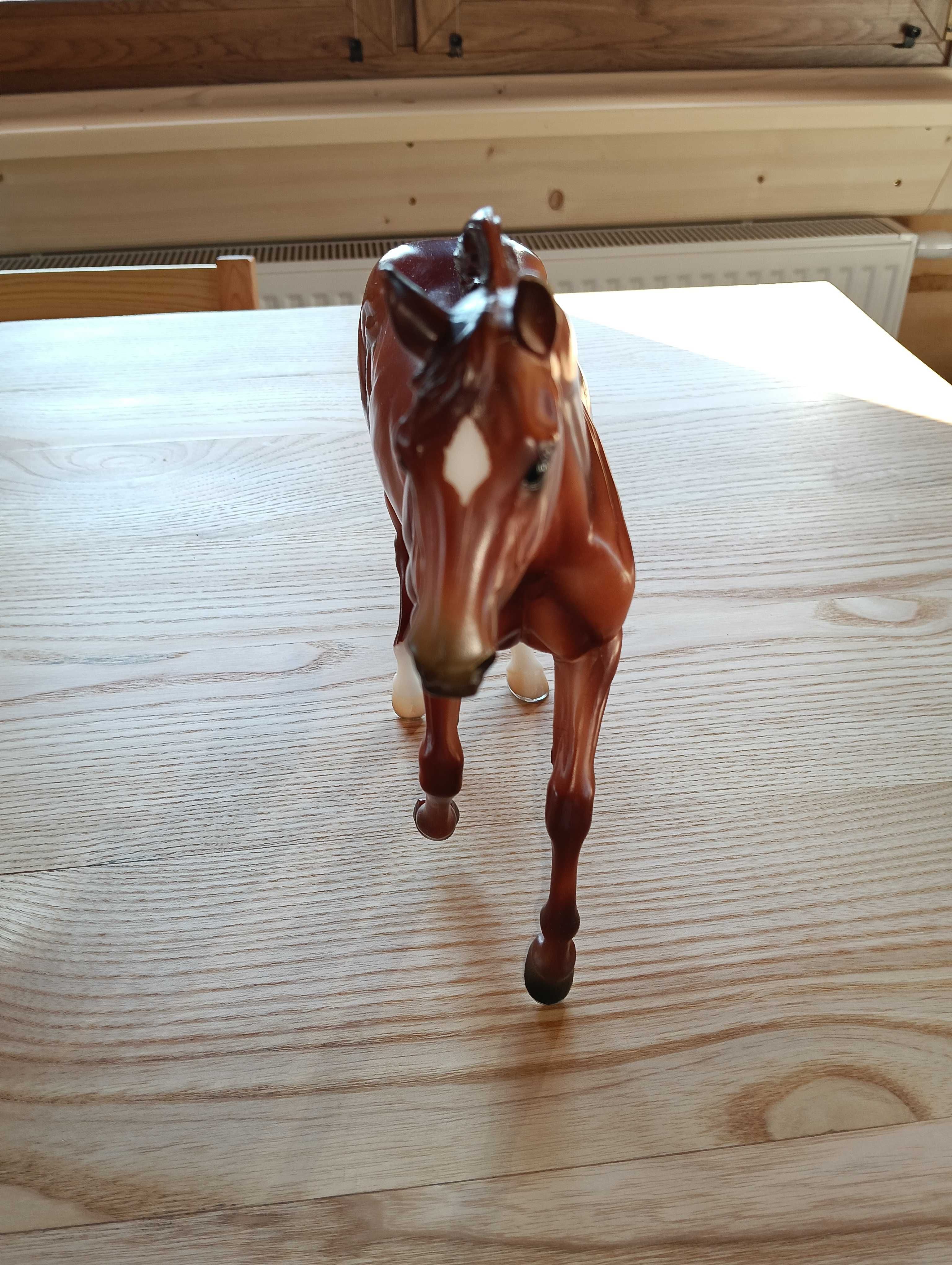Figurka konia Breyer .