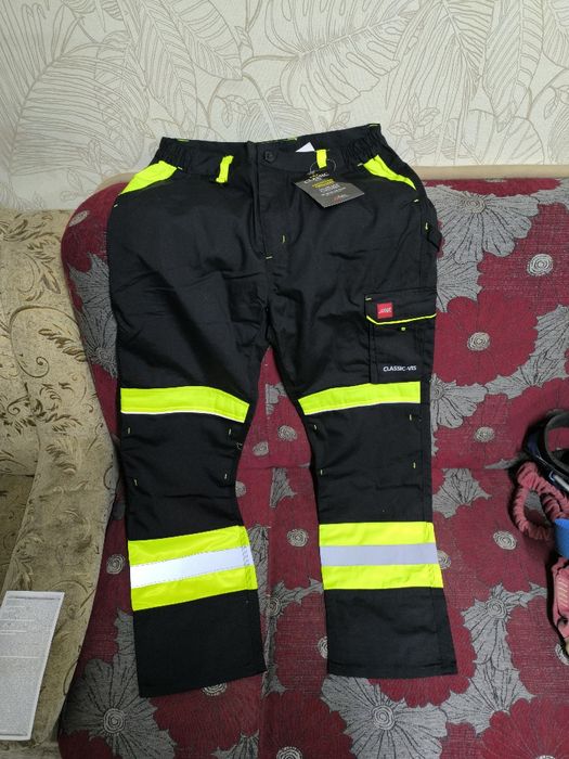 Nowe buty i spodnie robocze