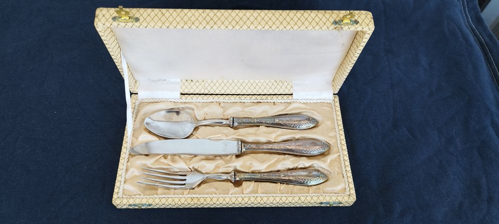 Conjunto de talheres de prata.