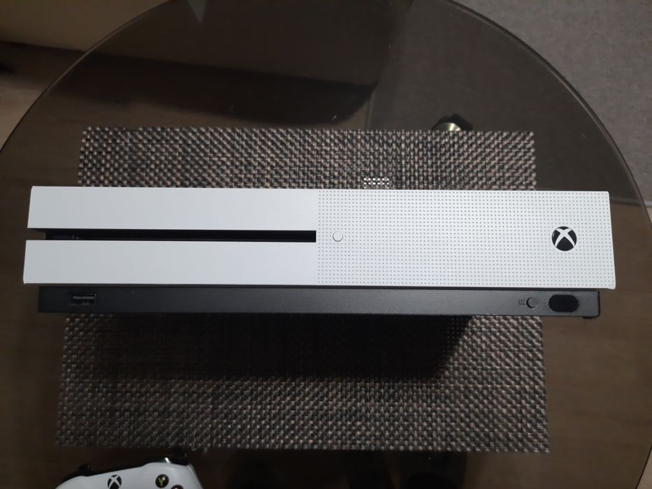 Xbox one S 1tb полный комплект