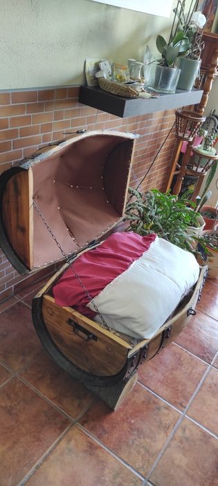 Mobiliário feito de pipos restaurados