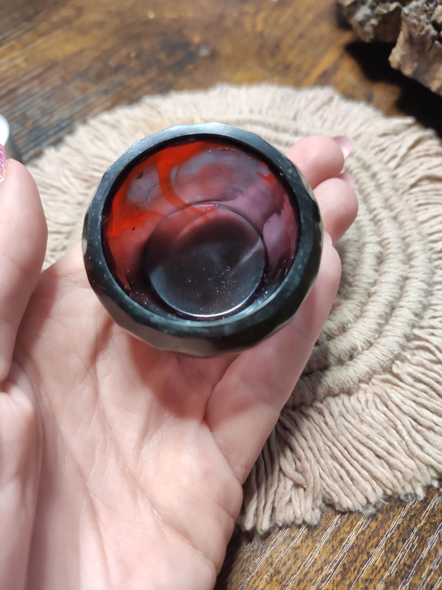 Nowy świecznik z żywicy epoksydowej czarny czerwony rękodzieło
