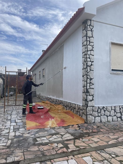 Trabalho de Pinturas e outros serviços