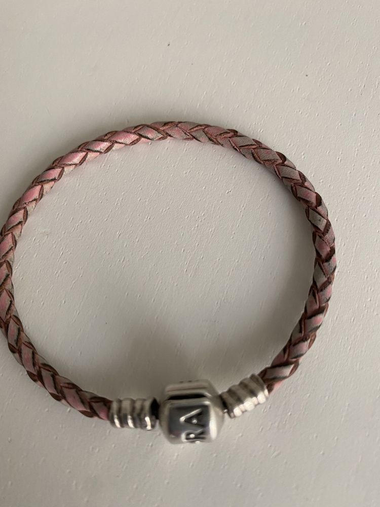 Pandora em pele rosa 16,5 cm