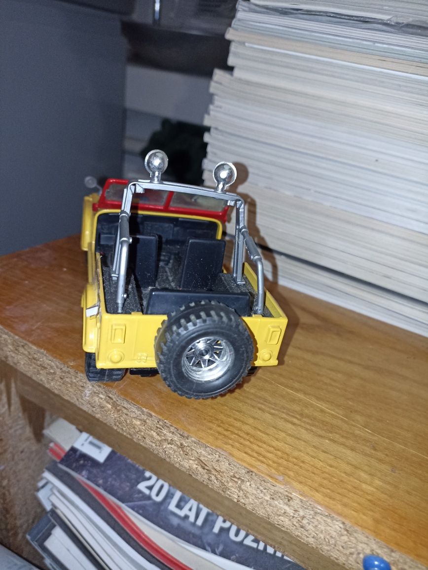 Stary vintage Model Jeep Wrangler CJ7 Hawk, skala 1:24, Bburago.