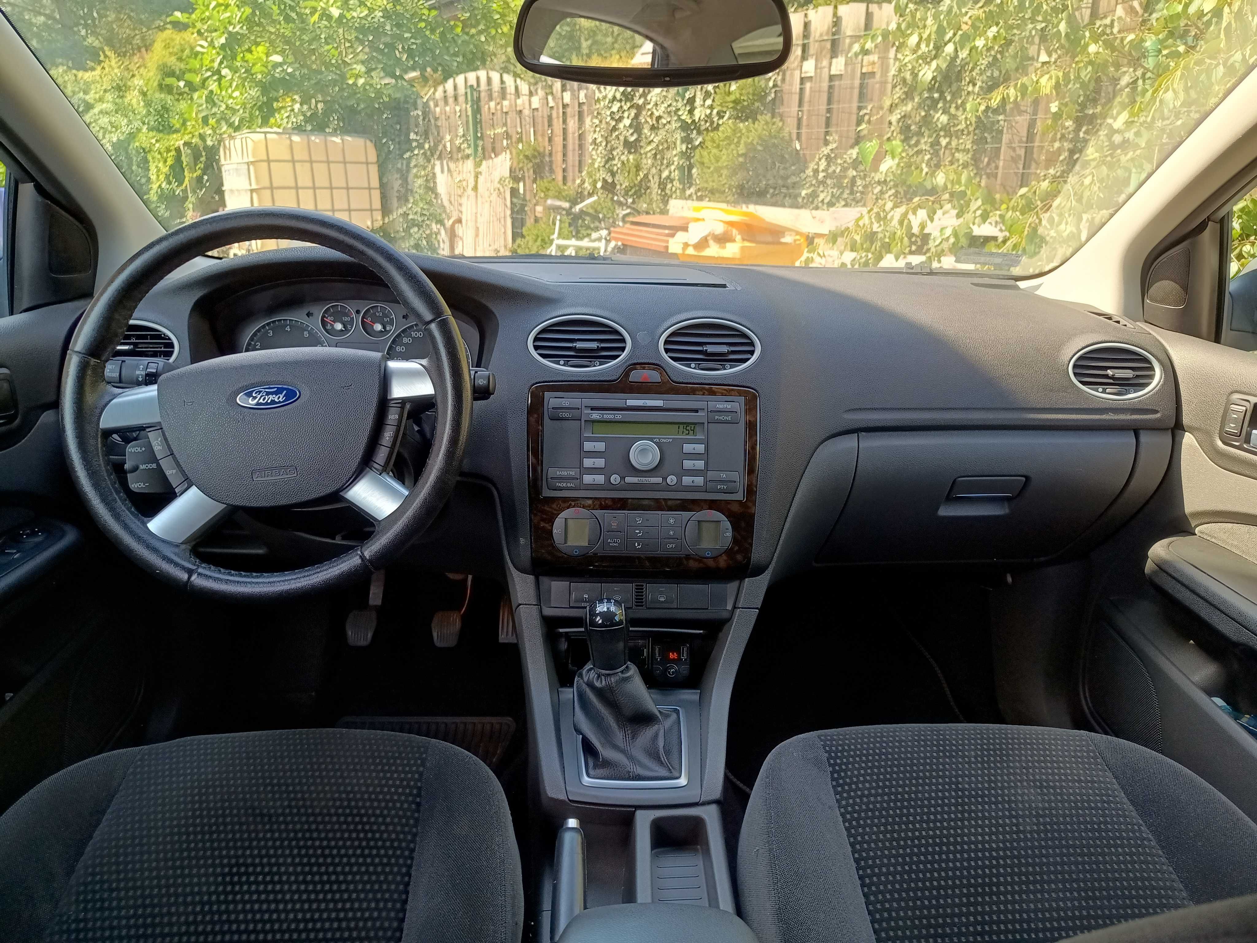 Piekny Ford Focus Ghia 1.6