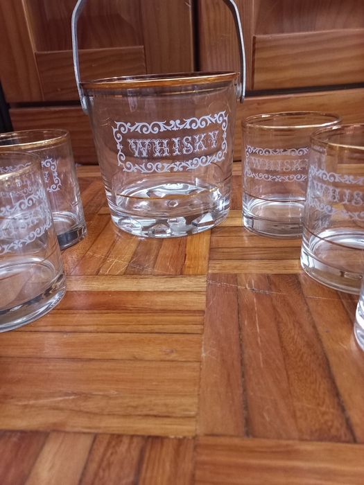 Conjunto de balde e 6 copos wisky e pinça