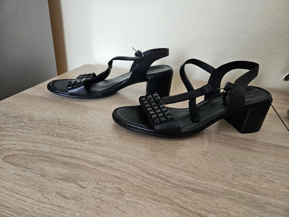 Босоніжки фірми ECCO 39 розмір