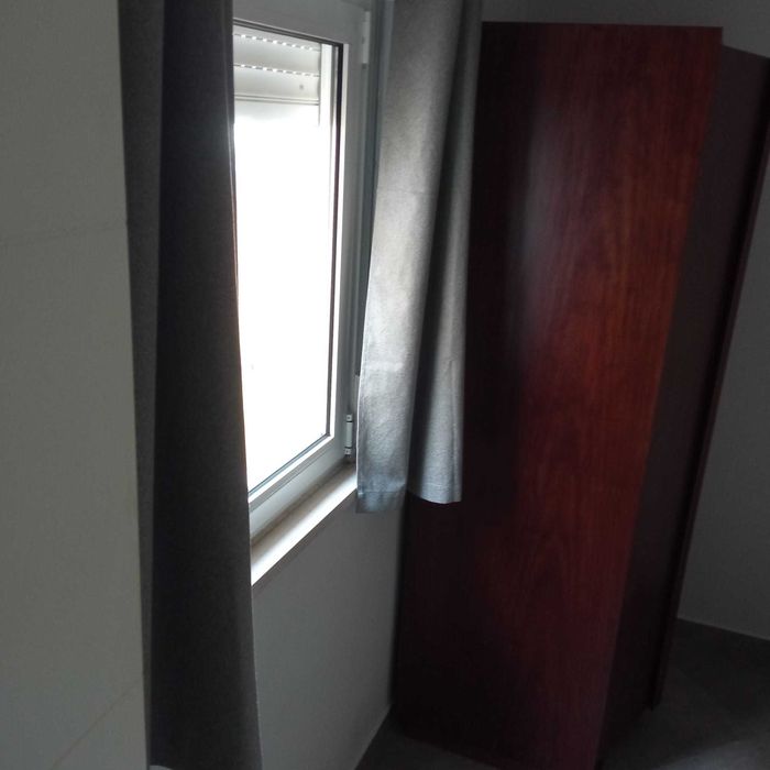 Quarto aluga-se - Camarate