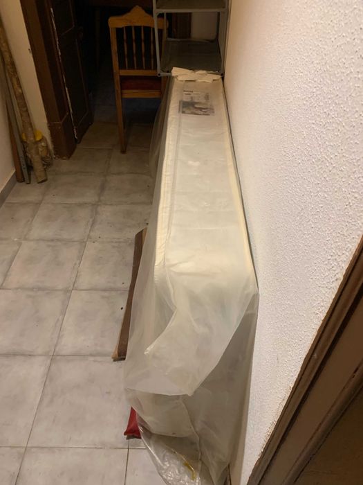 Colchão branco de solteiro